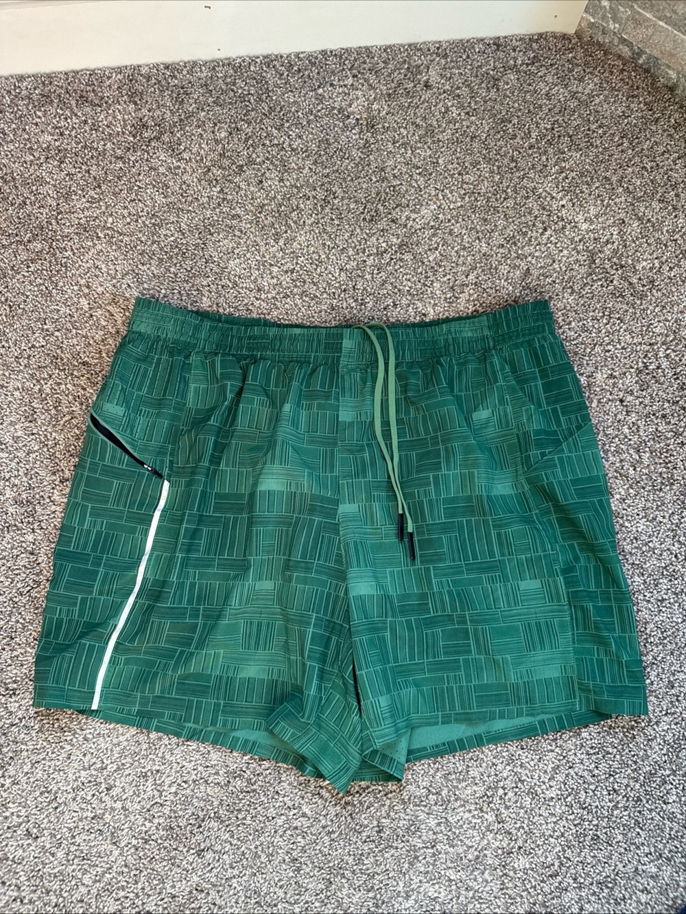 VRST Men's Large Green Patterned Zipper Pocket 5” Drawstring Shorts EUC